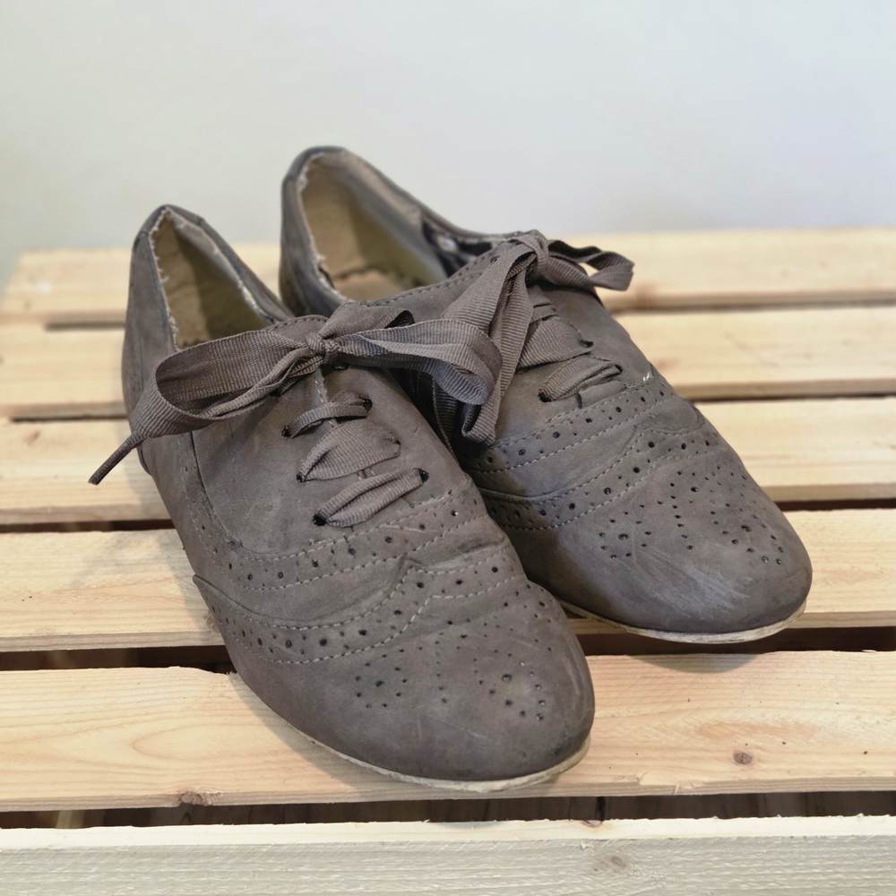 Elegant Brown Women's Lace-Up Loafers